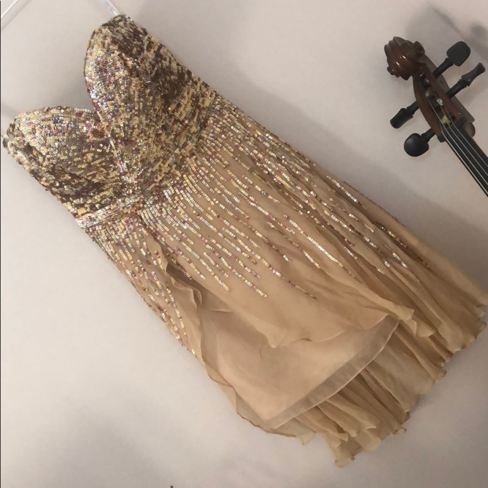 Size 4 Sherri Hill formal dress